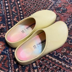 Like new Birkenstock Super-Birki Vegan Clog Popcorn